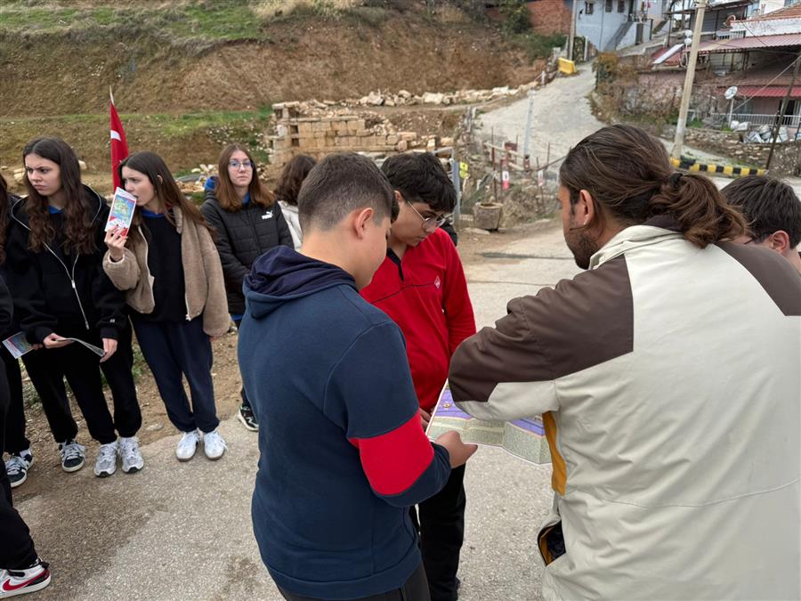 Bahçeşehir Koleji Öğrencilerinden Alaşehir Philadelphia Ören Yeri’ne Eğitim Gezisi